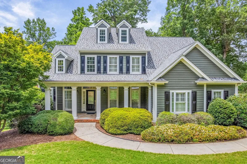 Single Family Residence in Newnan