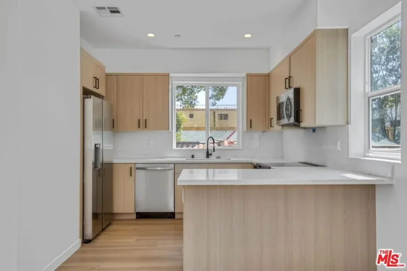 10828 Hesby Street, Los Angeles, California, United States. - Photo 14