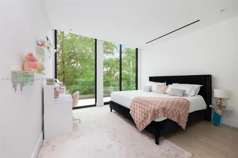 5630 Pine Tree Dr, Miami Beach, Florida, United States. - Photo 36