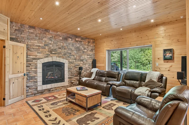 2611 Ch. du Village, Mont-Tremblant, Quebec, Canada. - Photo 25
