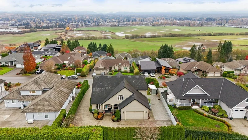 1614 Trumpeter Cres, Courtenay, British Columbia, Canada. - Photo 22