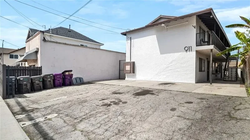 911 E 10th Street, Signal Hill, California, United States. - Photo 14