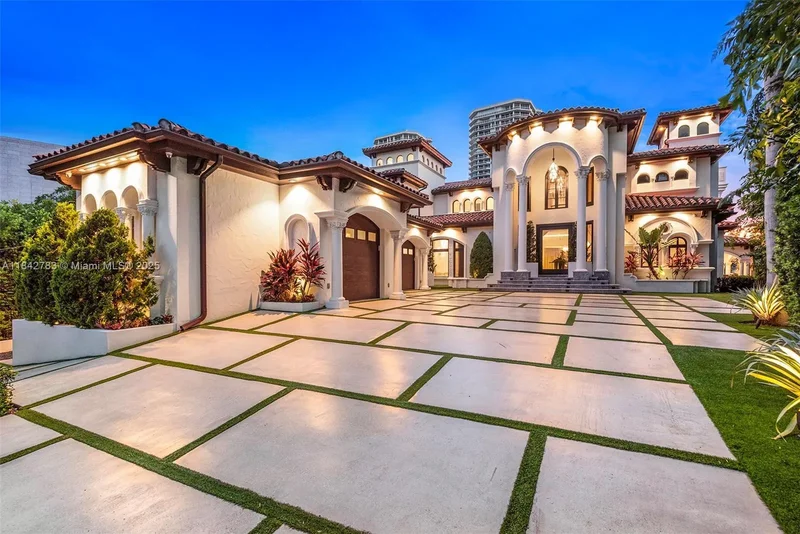 498 N Parkway Pkwy, Golden Beach, Florida, United States. - Photo 9