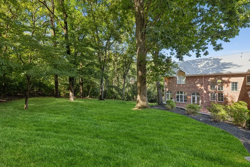 209 Woodford Pl, Forest Hills, Tennessee, United States. - Photo 65