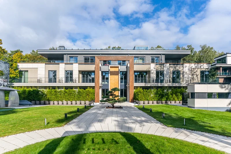 Spacious Apartment In Prestigious Villa Milia