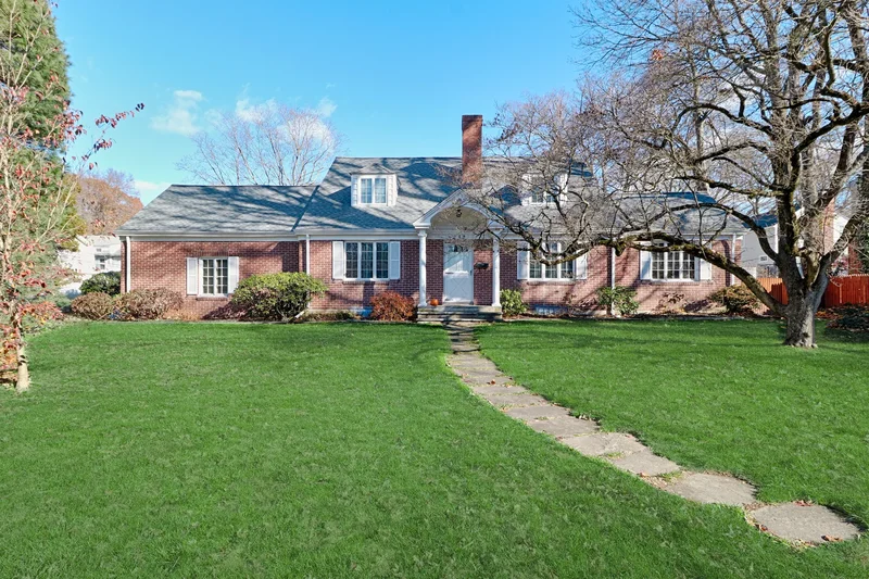Warm & Inviting Brick Cape In Stratfield