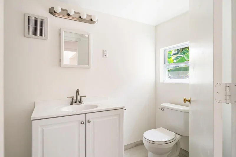 813 Avon Road, West Palm Beach, Florida, United States. - Photo 41