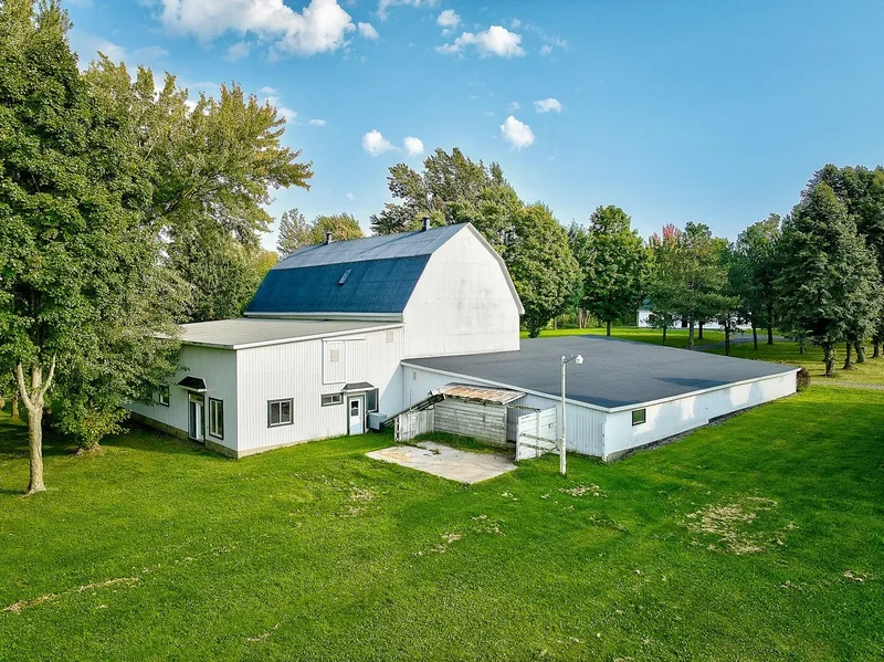 975 Boul. de Bromont, Bromont, Quebec, Canada. - Photo 6