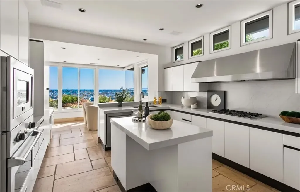 1535 Dolphin Terrace, Newport Beach, California, United States. - Photo 23