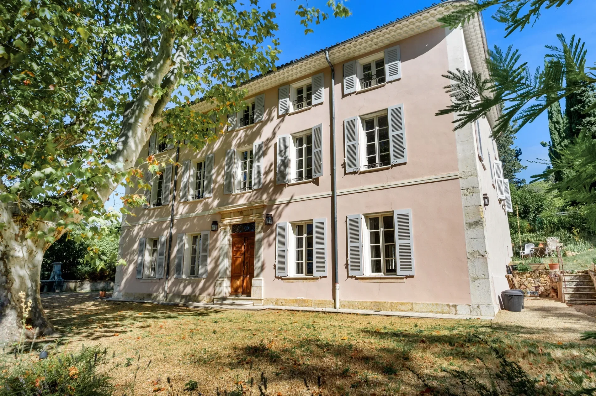 Exterior photo 3