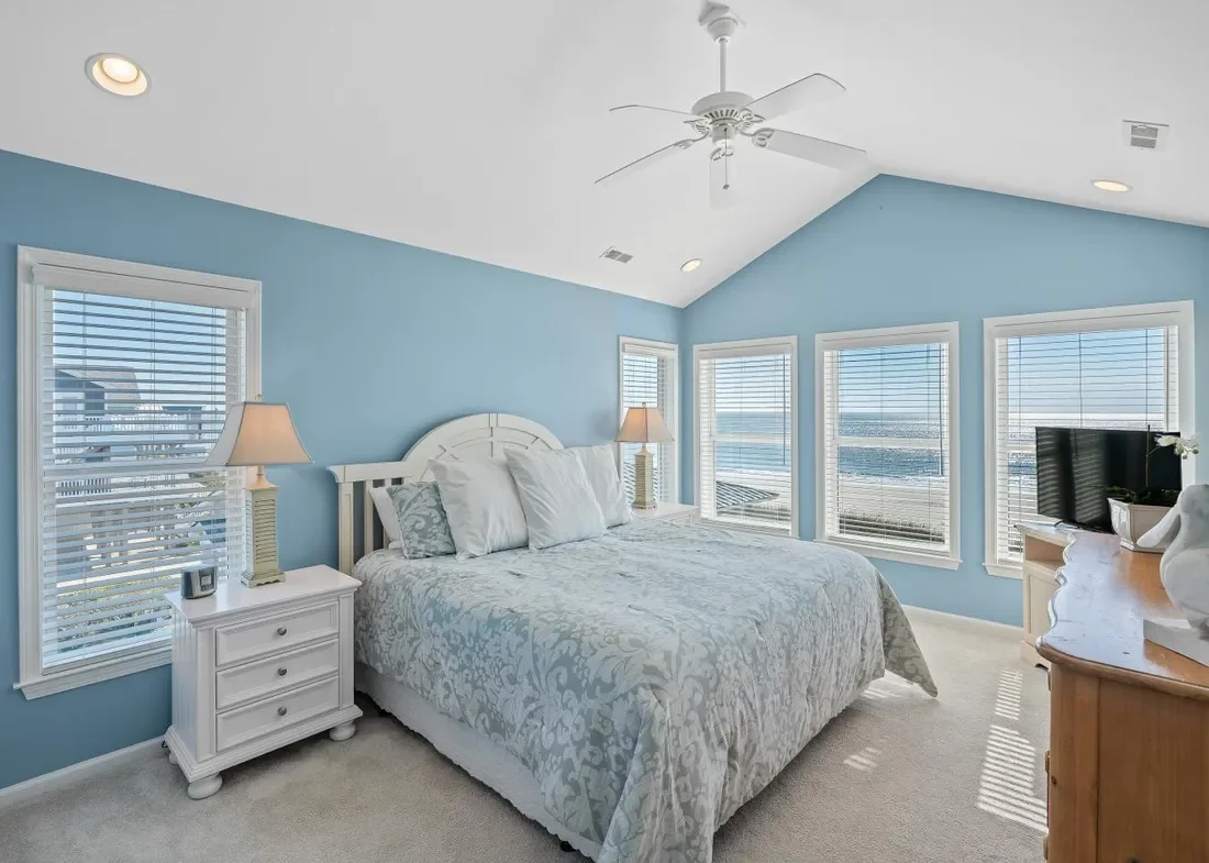 6901 W Beach Drive, Oak Island, North Carolina, United States. - Photo 16