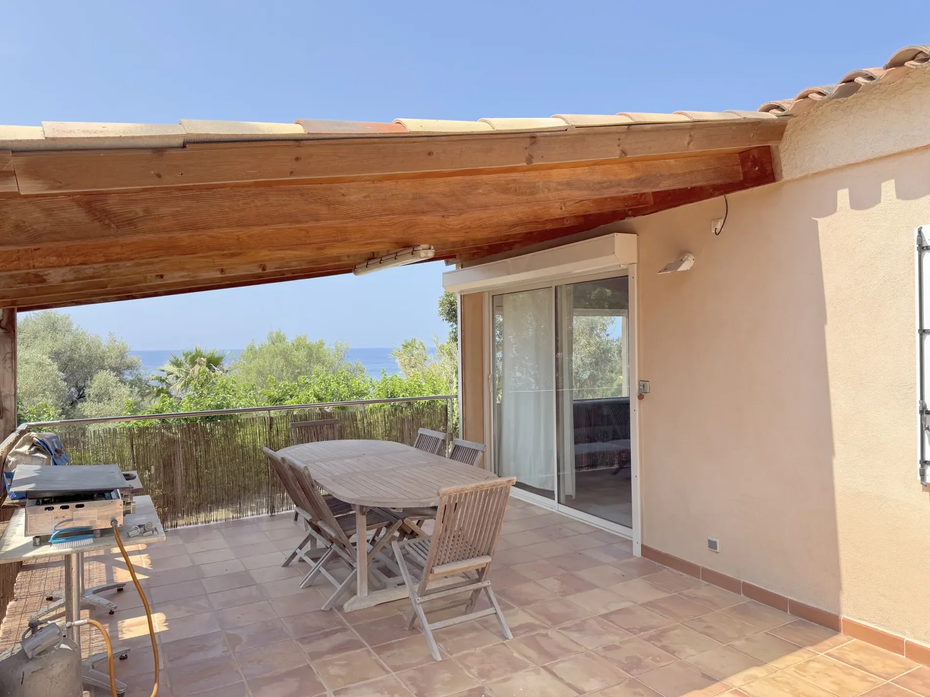 Exterior photo 4