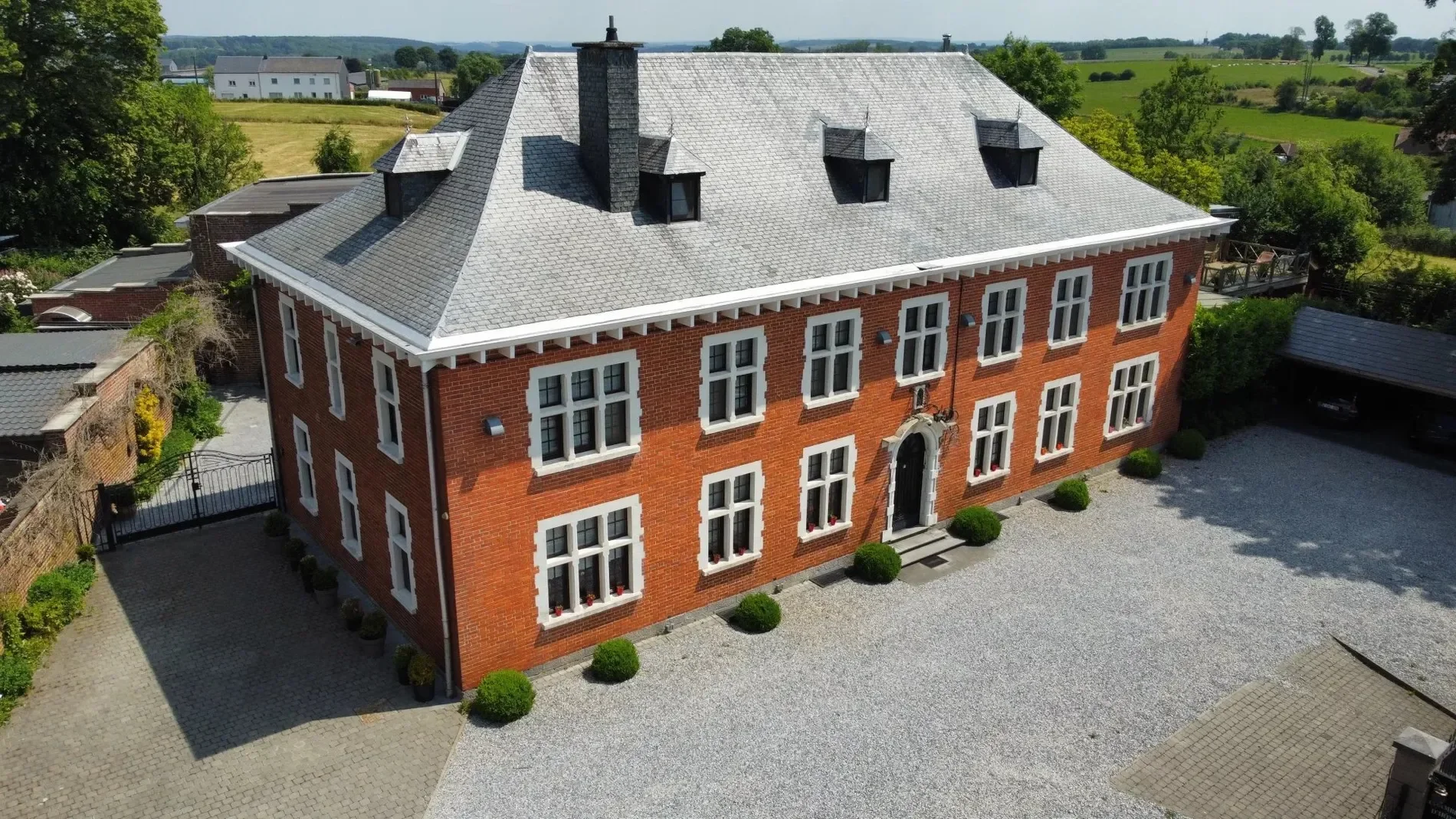 Exterior photo 11