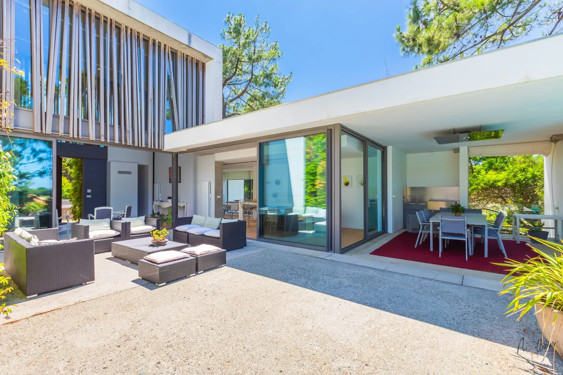 Exterior photo 4
