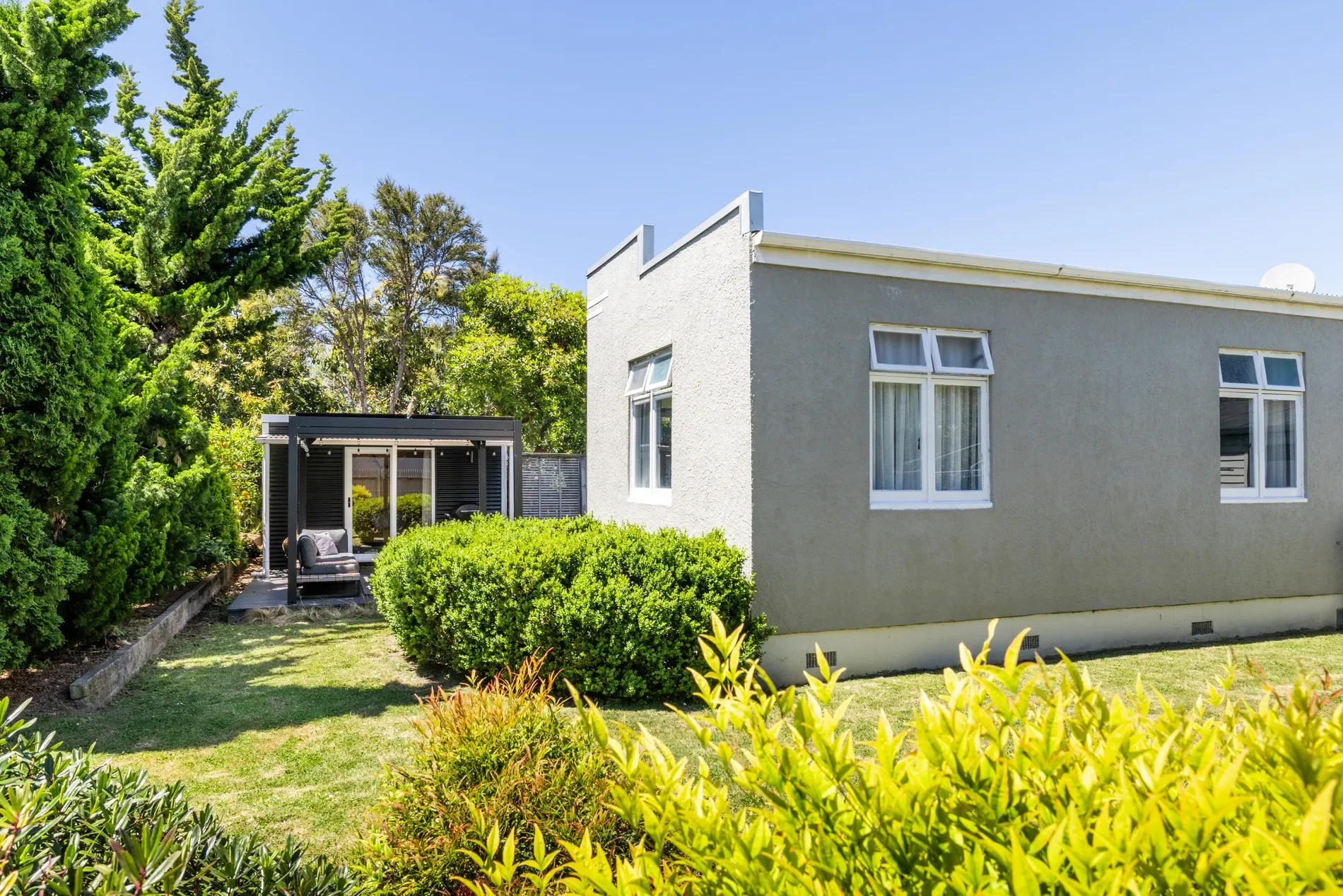 Exterior photo 10