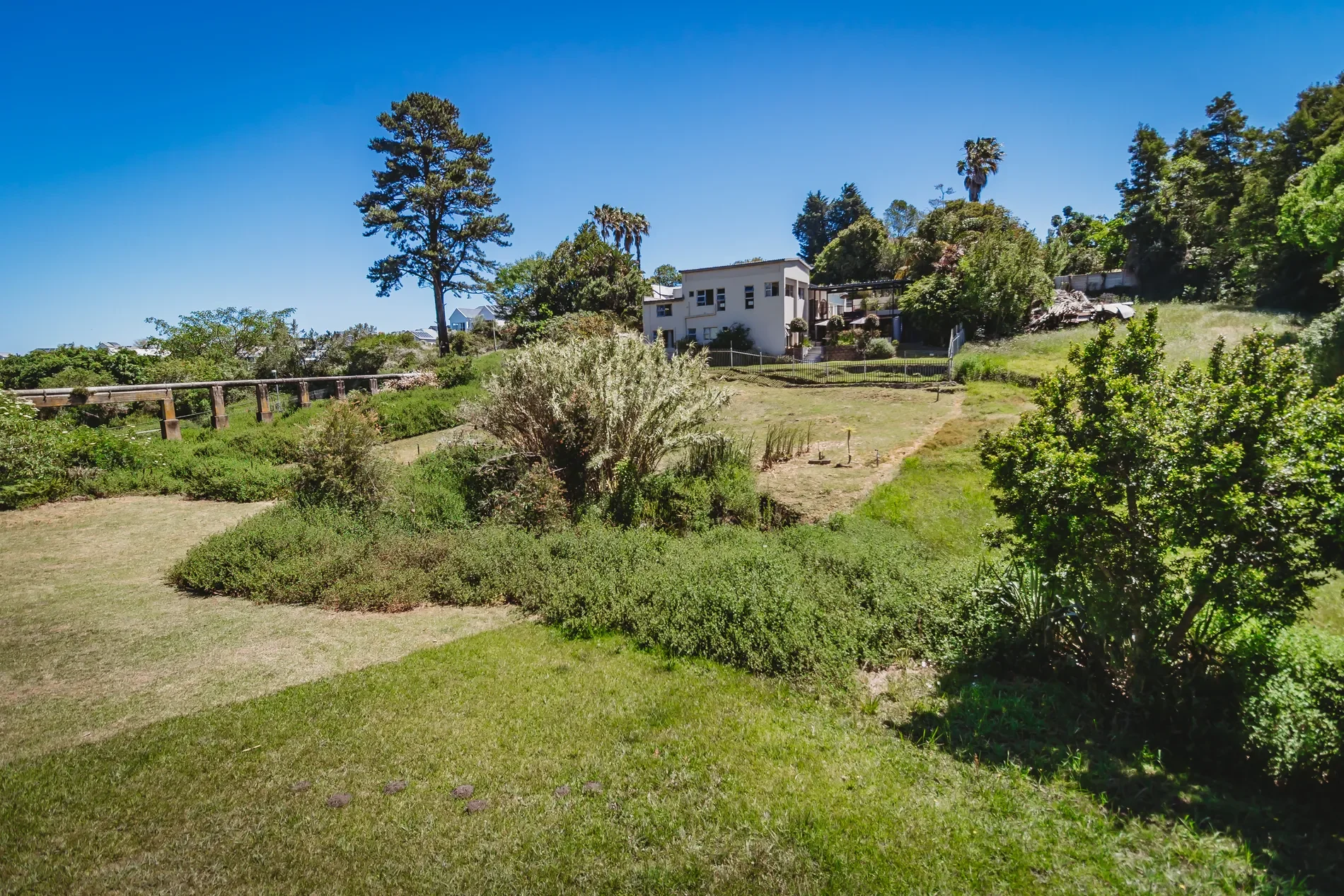 Exterior photo 4