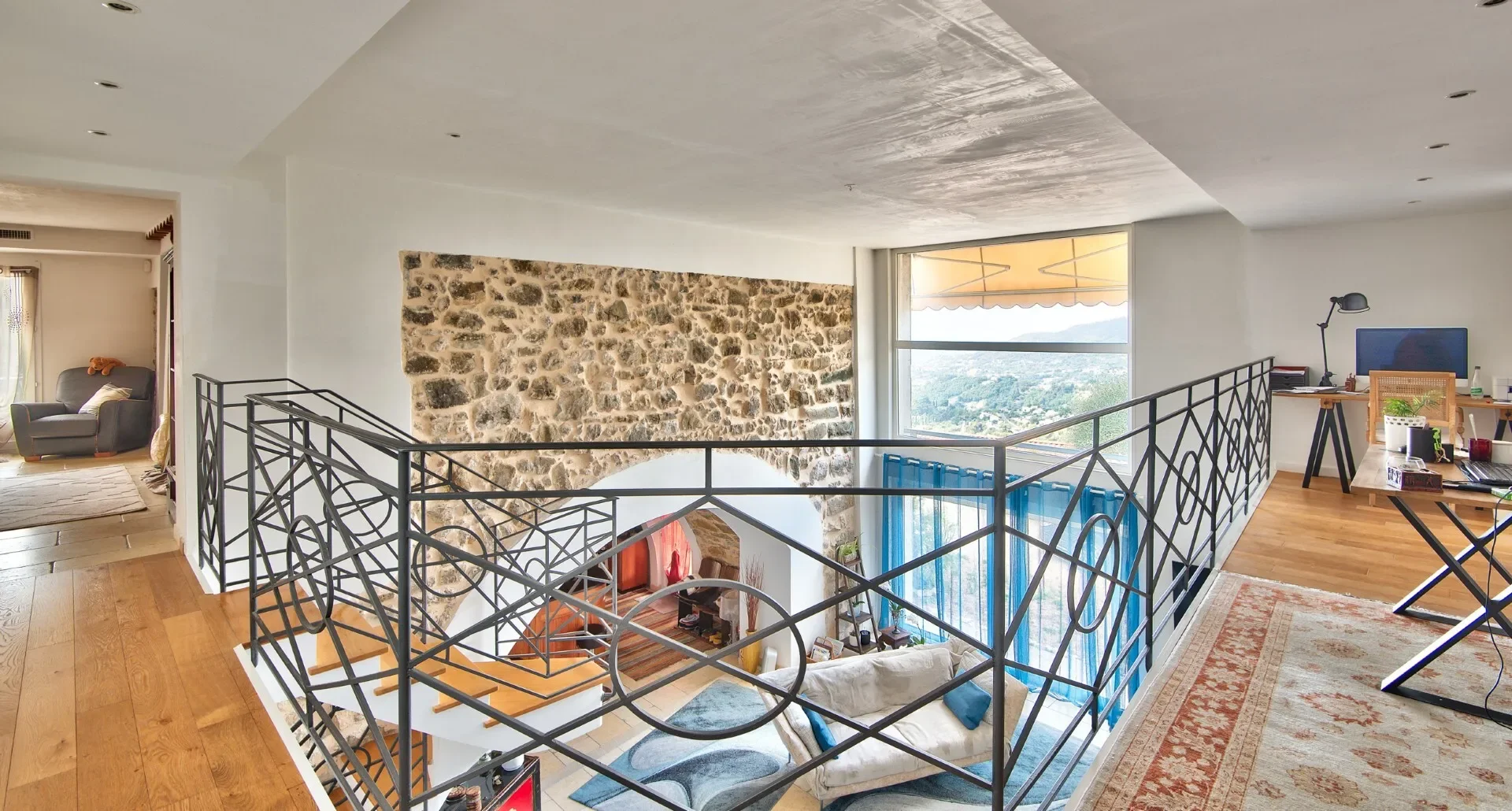 MENTON - CASTELLAR - CHARMING HOUSE OF 175SQM FOR SALE - LAND OF 1100SQM - PANORAMIC VIEWS OVER SEA