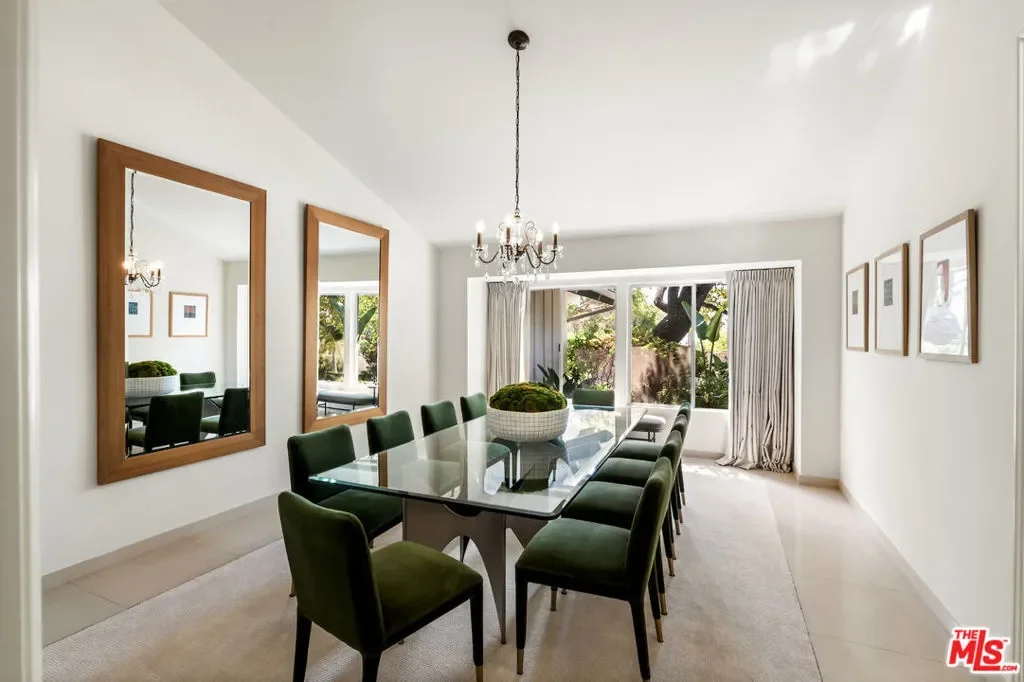 811 N Hillcrest Road, Beverly Hills, California, United States. - Photo 6