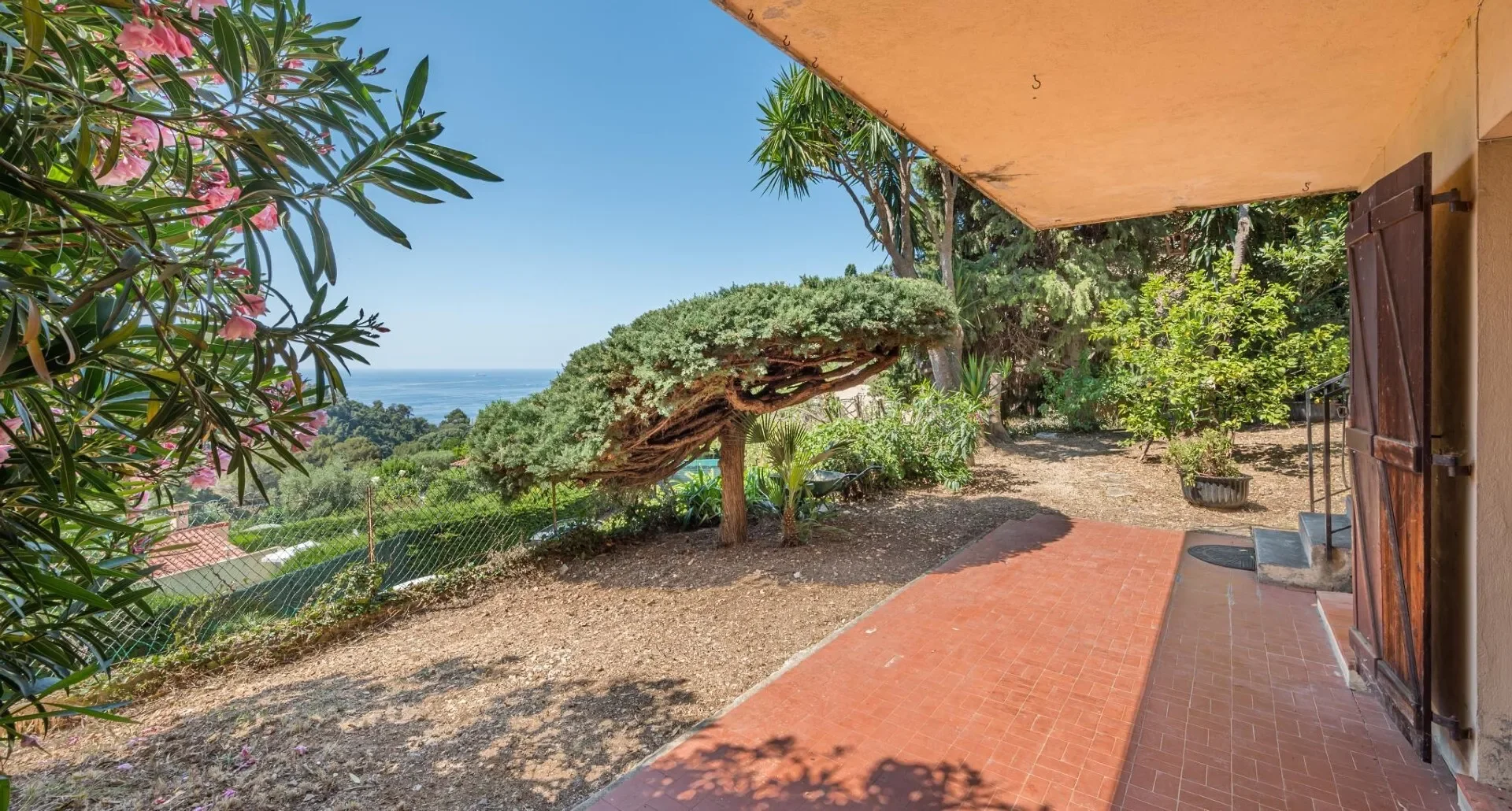 Èze, Provence-Alpes-Côte d'Azur, France. - Photo 3