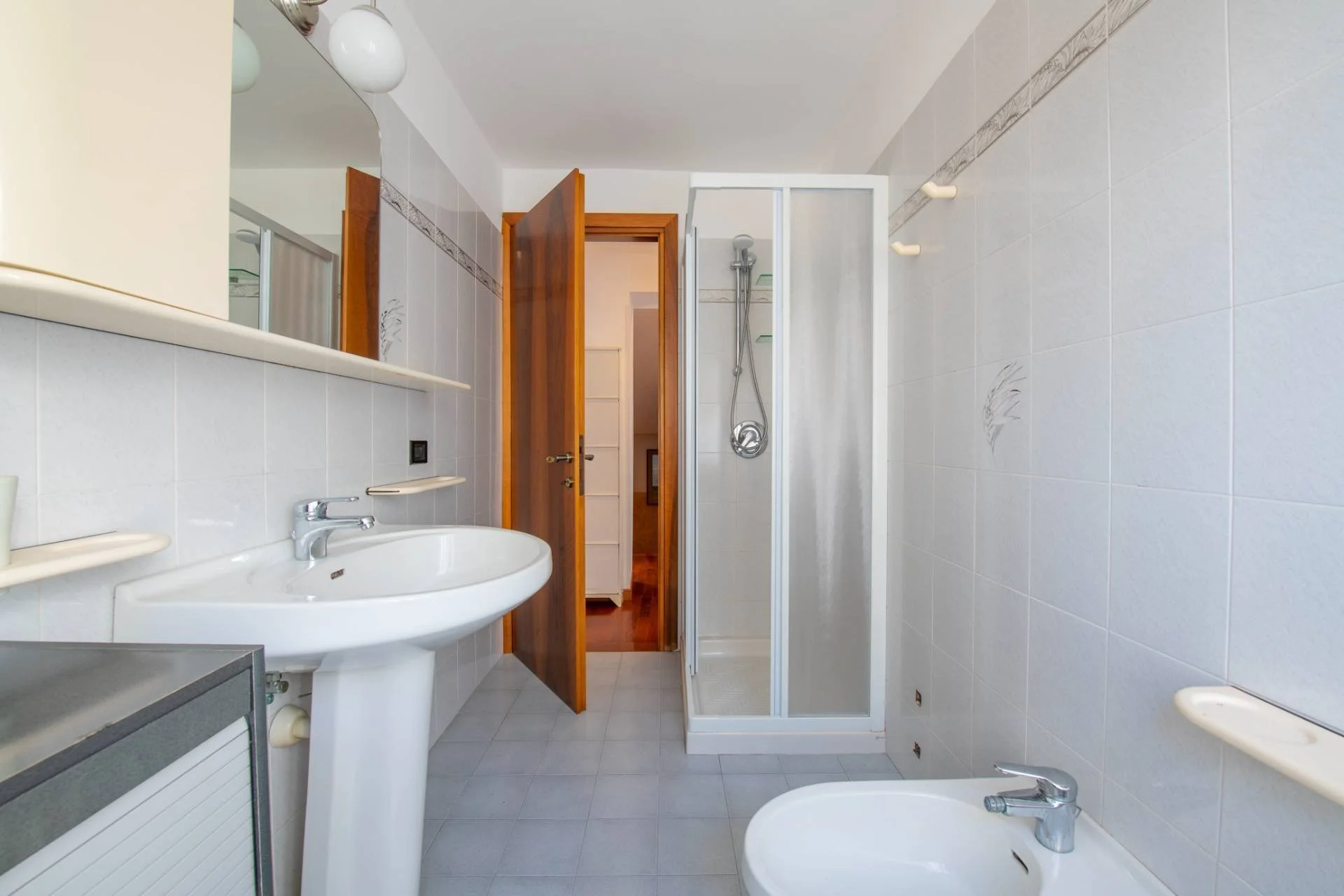 Via Adolfo Mattielli Pittore, Soave, Veneto, Italy. - Photo 25