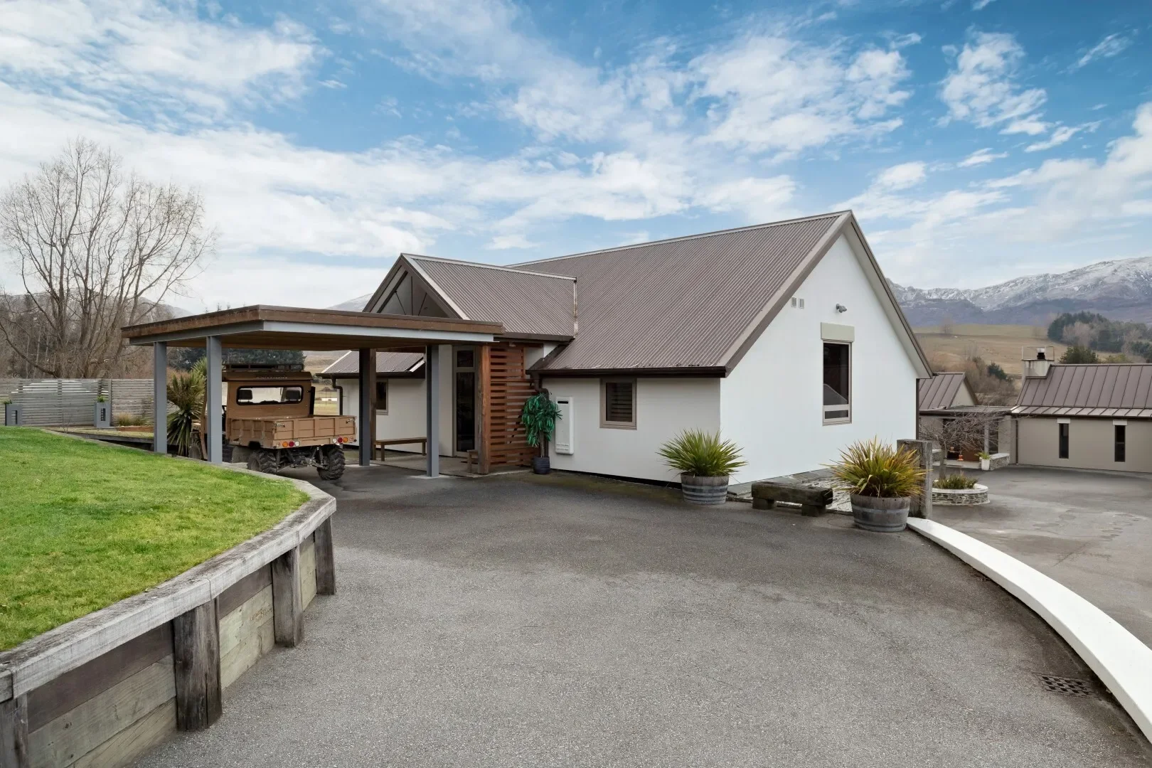 Exterior photo 8