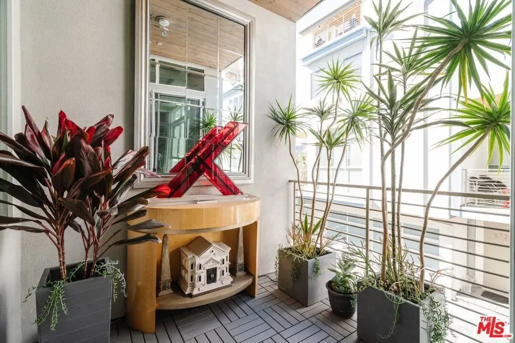 6732 W HEPBURN Way, Los Angeles, California, United States. - Photo 25