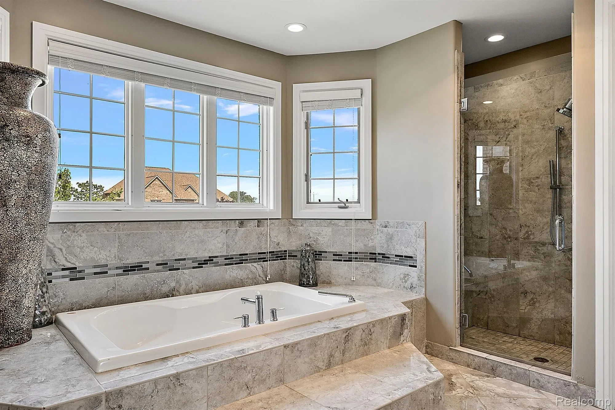 18 SAND BAR Lane, Detroit, MI 48214, Detroit, Michigan, United States. - Photo 25