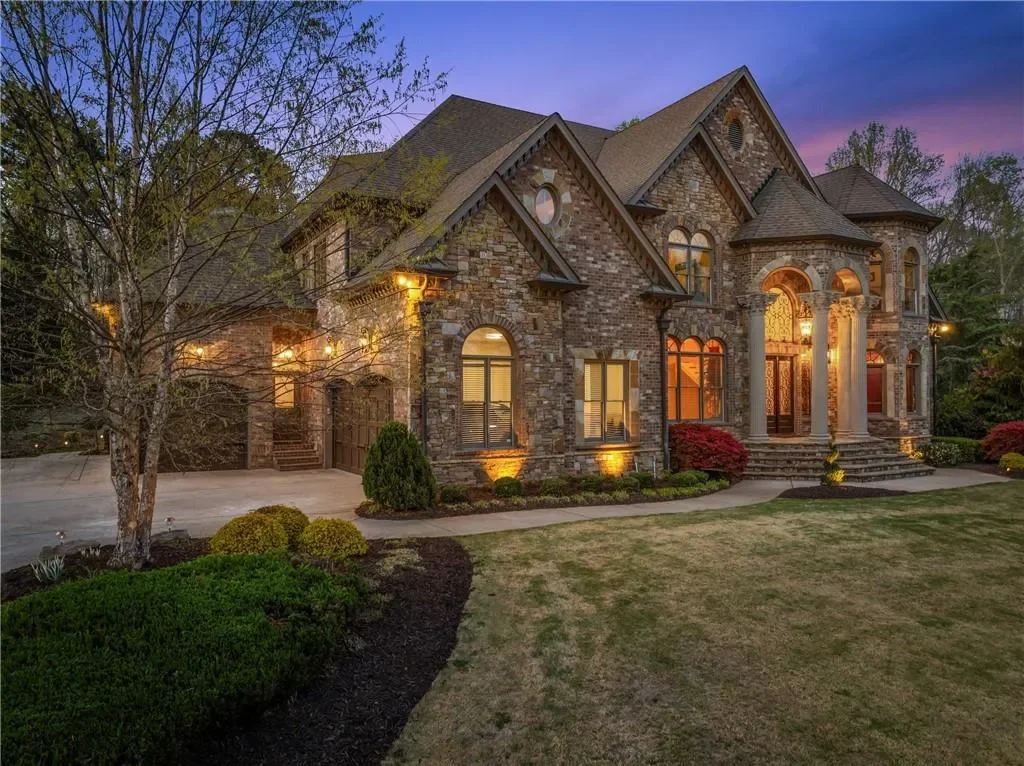 Single Family Residence in Suwanee