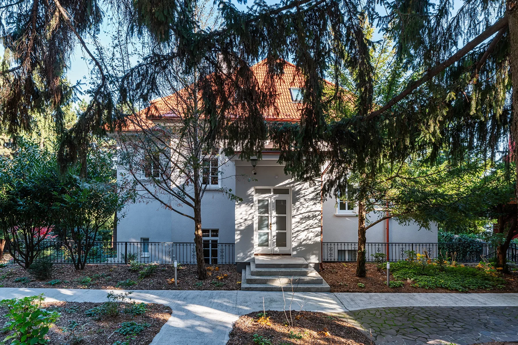 Exterior photo 4
