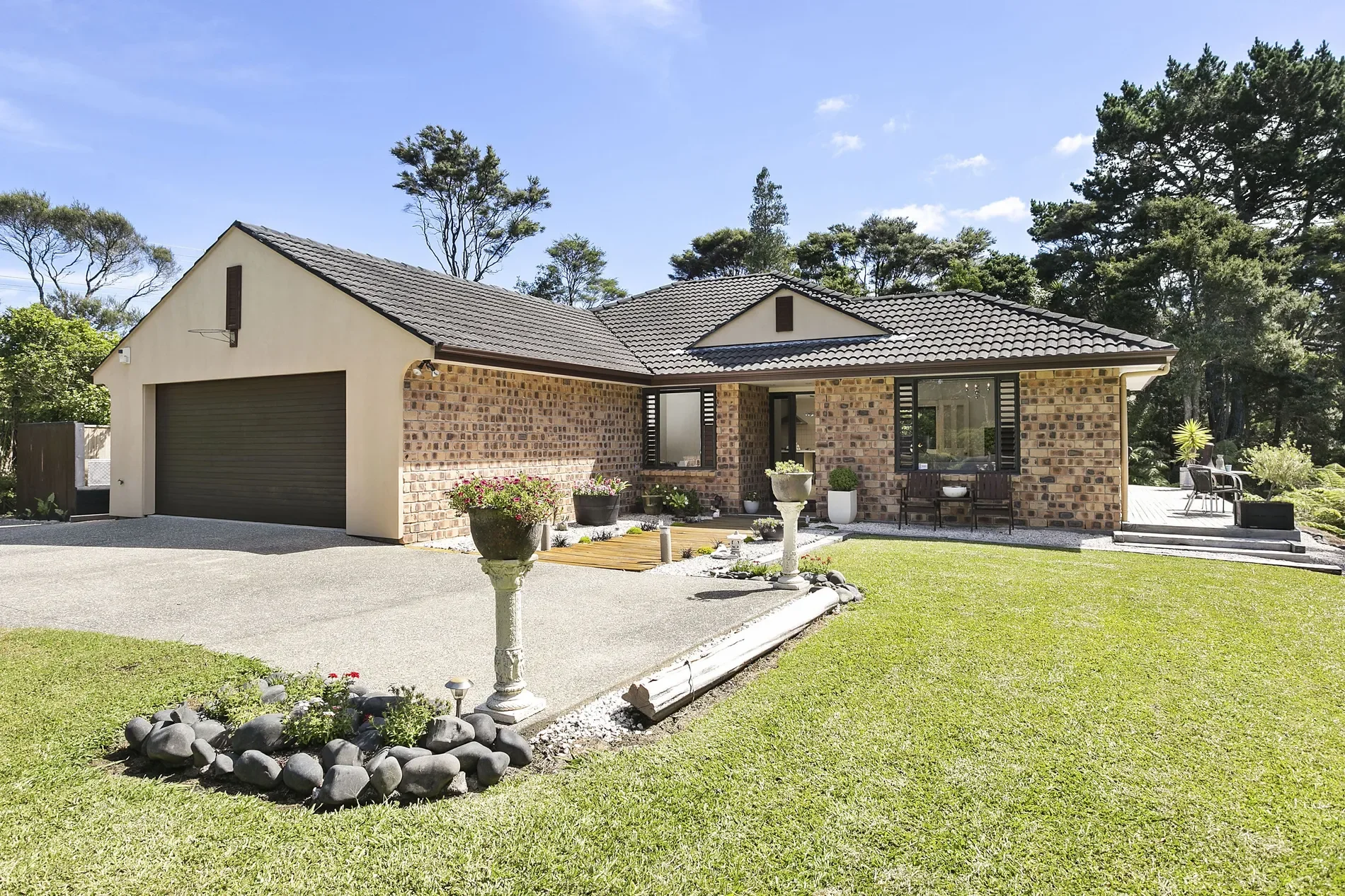 Exterior photo 2