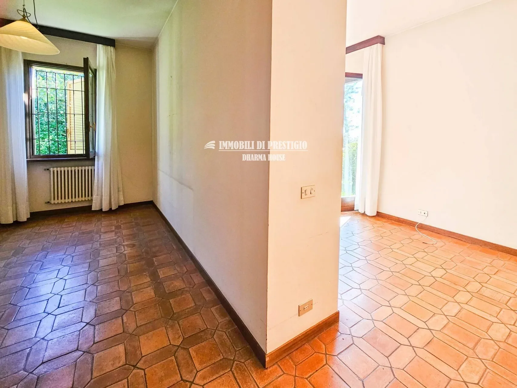 GAVIRATE, FOR SALE INDEPENDENT VILLA WITH LARGE GARDEN