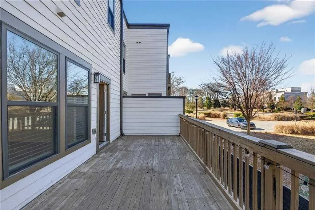 Exterior photo 3
