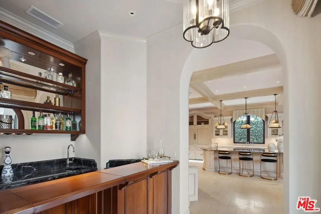 6882 Arizona Avenue, Los Angeles, California, United States. - Photo 8