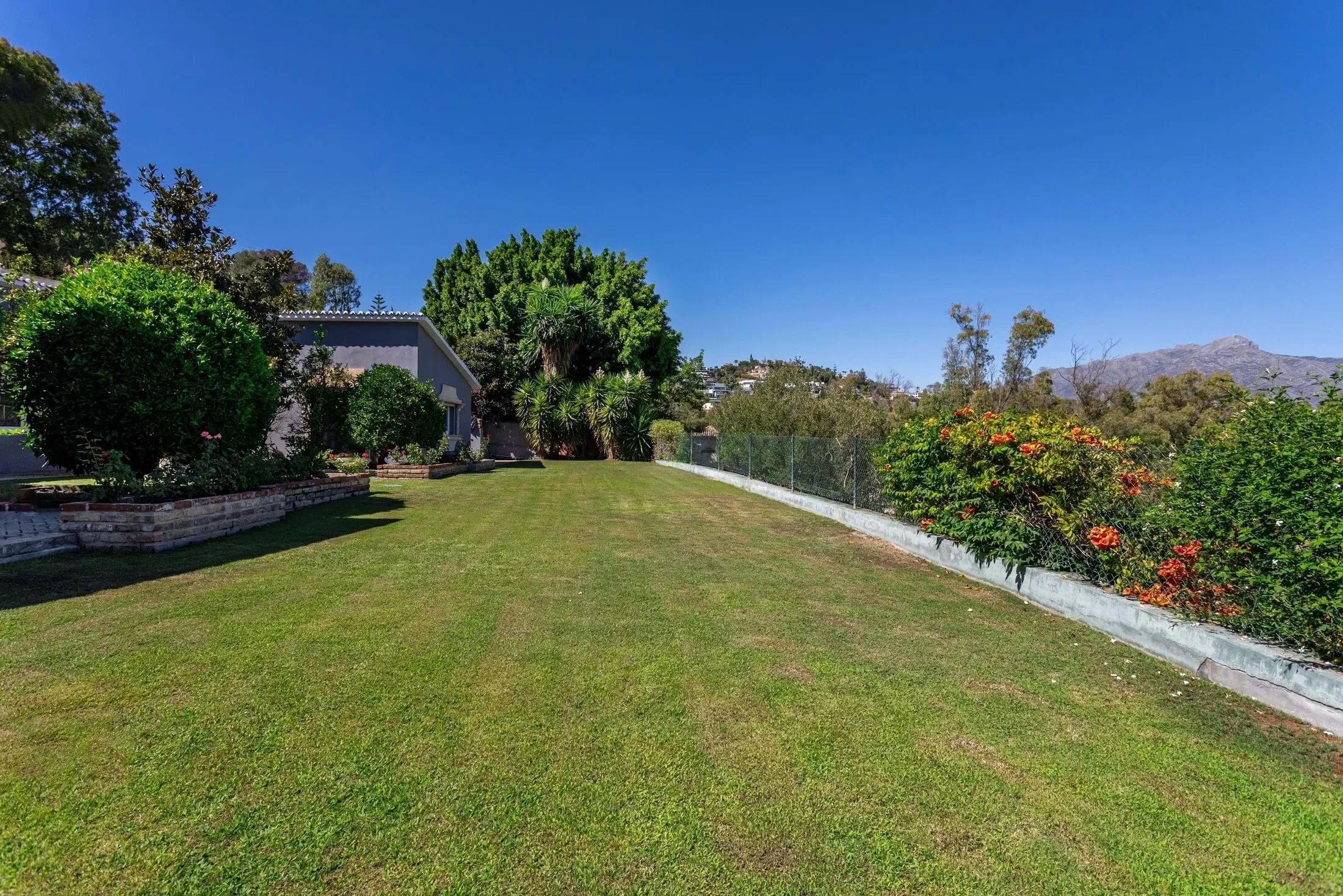Exterior photo 7