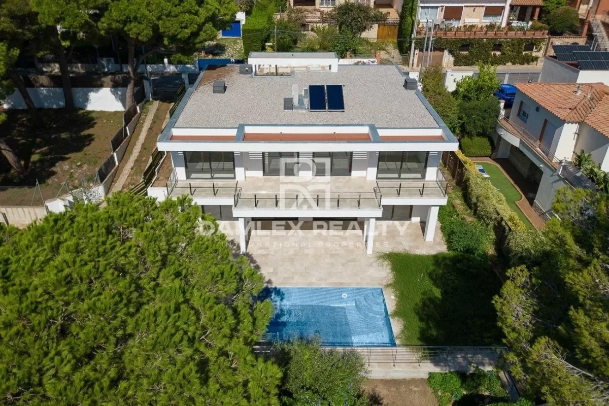 Exterior photo 2