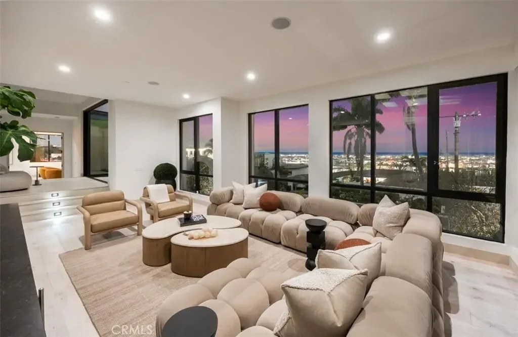 1210 Kings Rd, Newport Beach, California, United States. - Photo 35