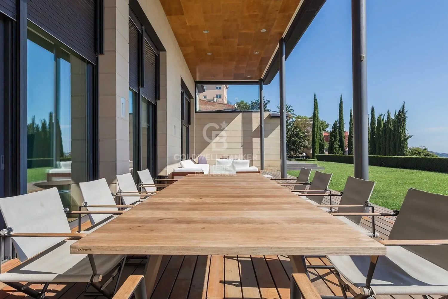 Exterior photo 4