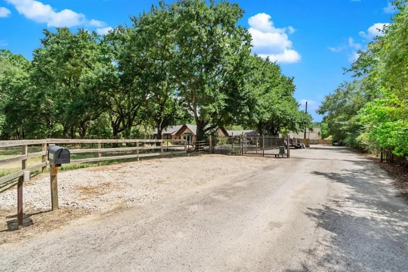 12943 Spring Cypress Road, Tomball, Texas, United States. - Photo 2