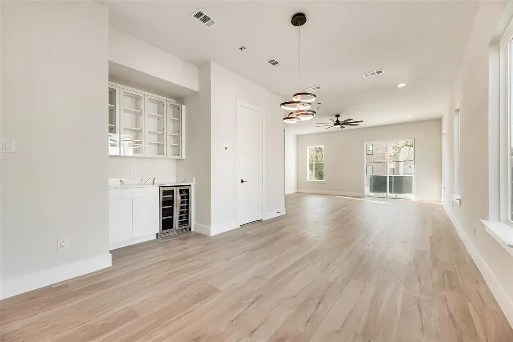 1121 Muncie Avenue, Dallas, Texas, United States. - Photo 7