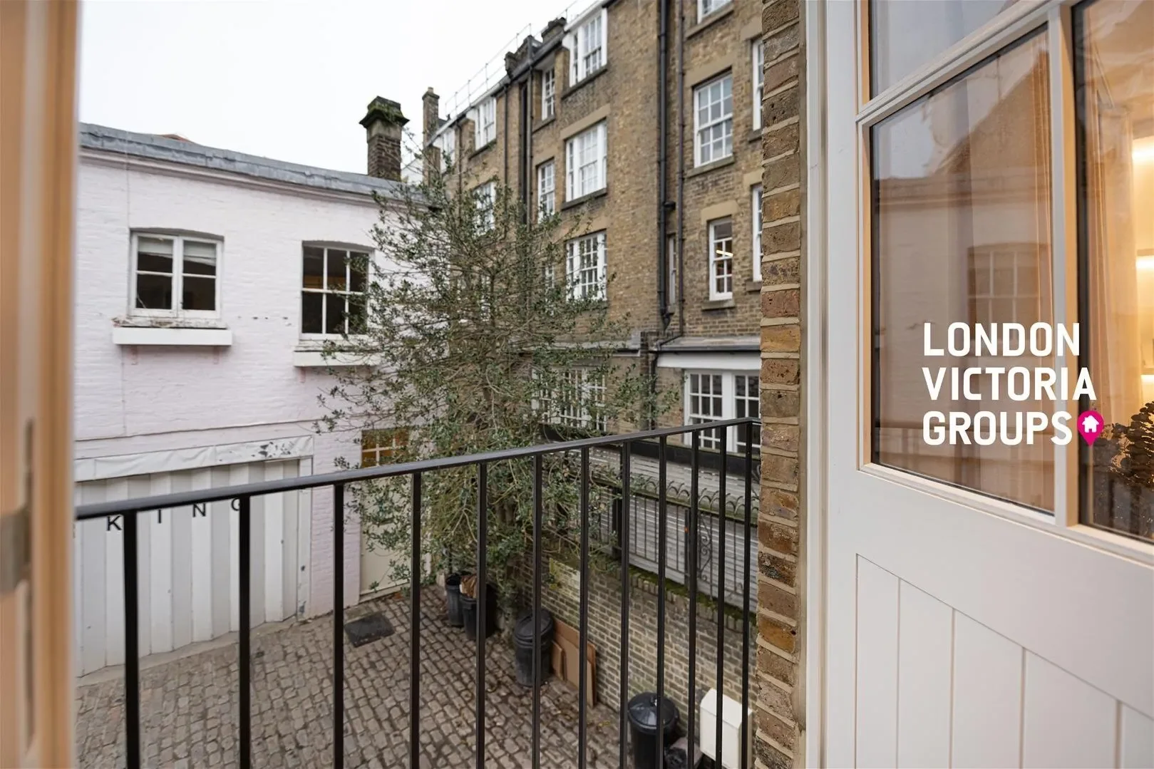 Exterior photo 1