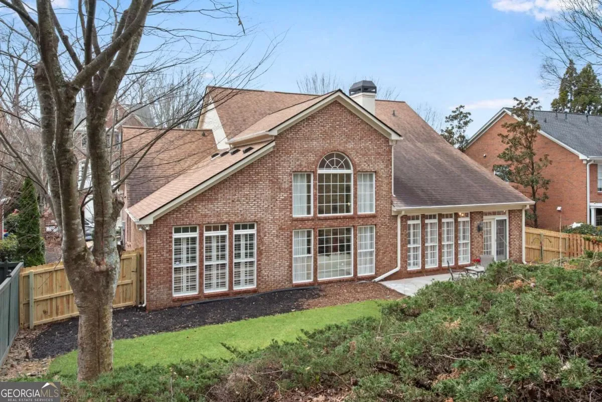 Exterior photo 6