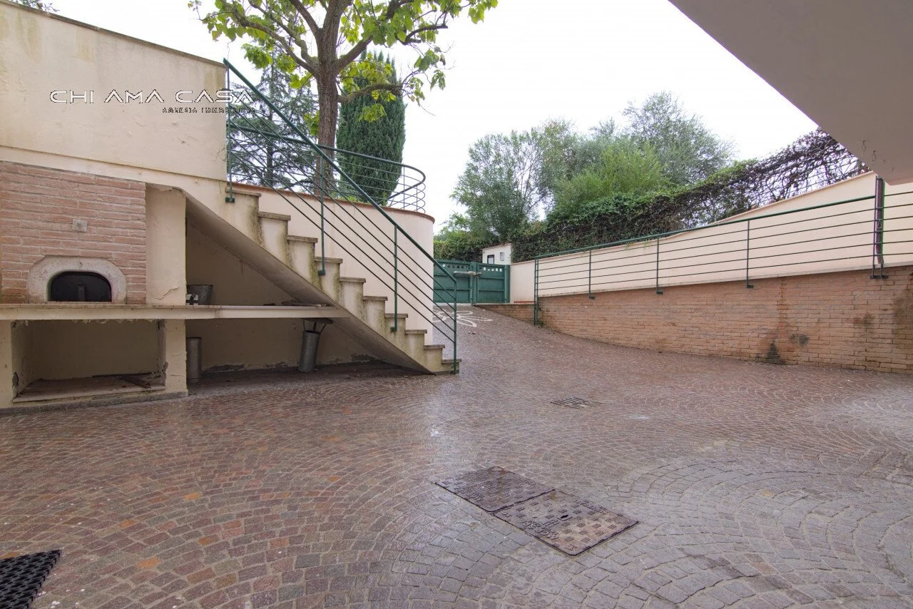 Exterior photo 6