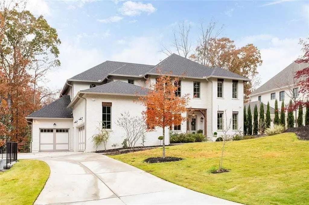 Exterior photo 5