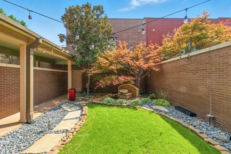 1577 Main Street, Grapevine, Texas, United States. - Photo 32