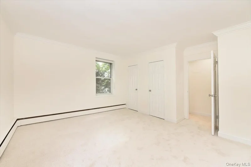 195 S Middle Neck Road, Great Neck, New York, United States. - Photo 3