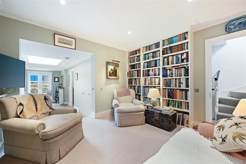 Sterne Street, London, W12, London, England, United Kingdom. - Photo 8