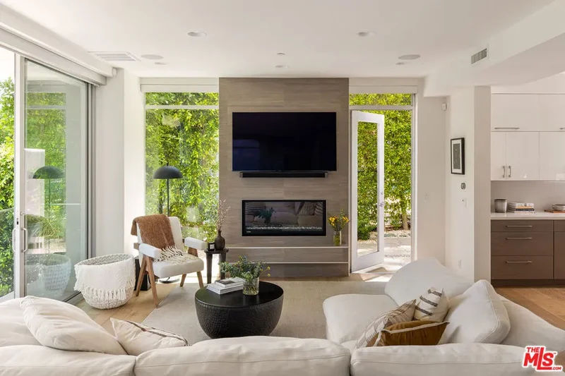 7350 Pacific View Drive, Los Angeles, California, United States. - Photo 6