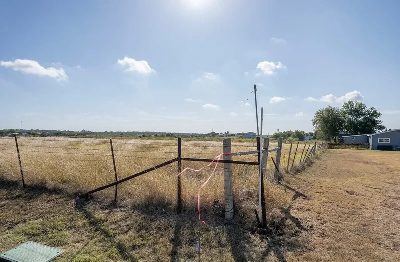 1833 County Road 305, Jarrell, TX 76537, Jarrell, Texas, United States. - Photo 36