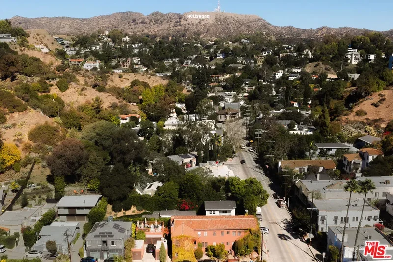 2563 N Beachwood Drive, Los Angeles, California, United States. - Photo 3