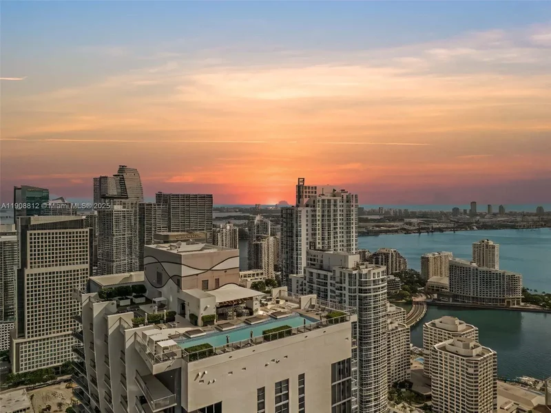 1010 Brickell Av, 4203 - Miami, Florida